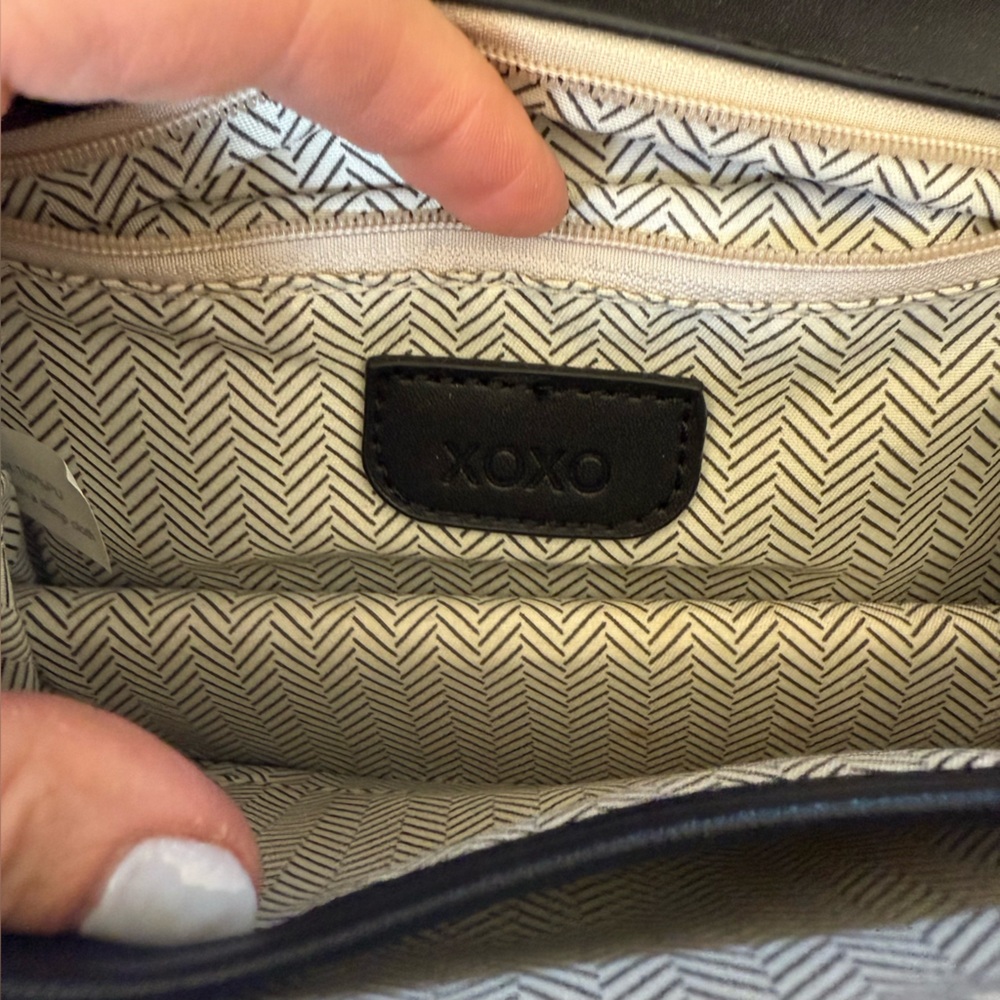 XOXO Elegant Black and‎ Tan Shoulder Bag Gold Hardware Purse - Picture 3 of 9